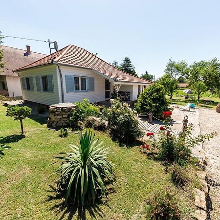 Berrybay Holidayhome บาลาตอนเคเรสตูร์ ภายนอก รูปภาพ