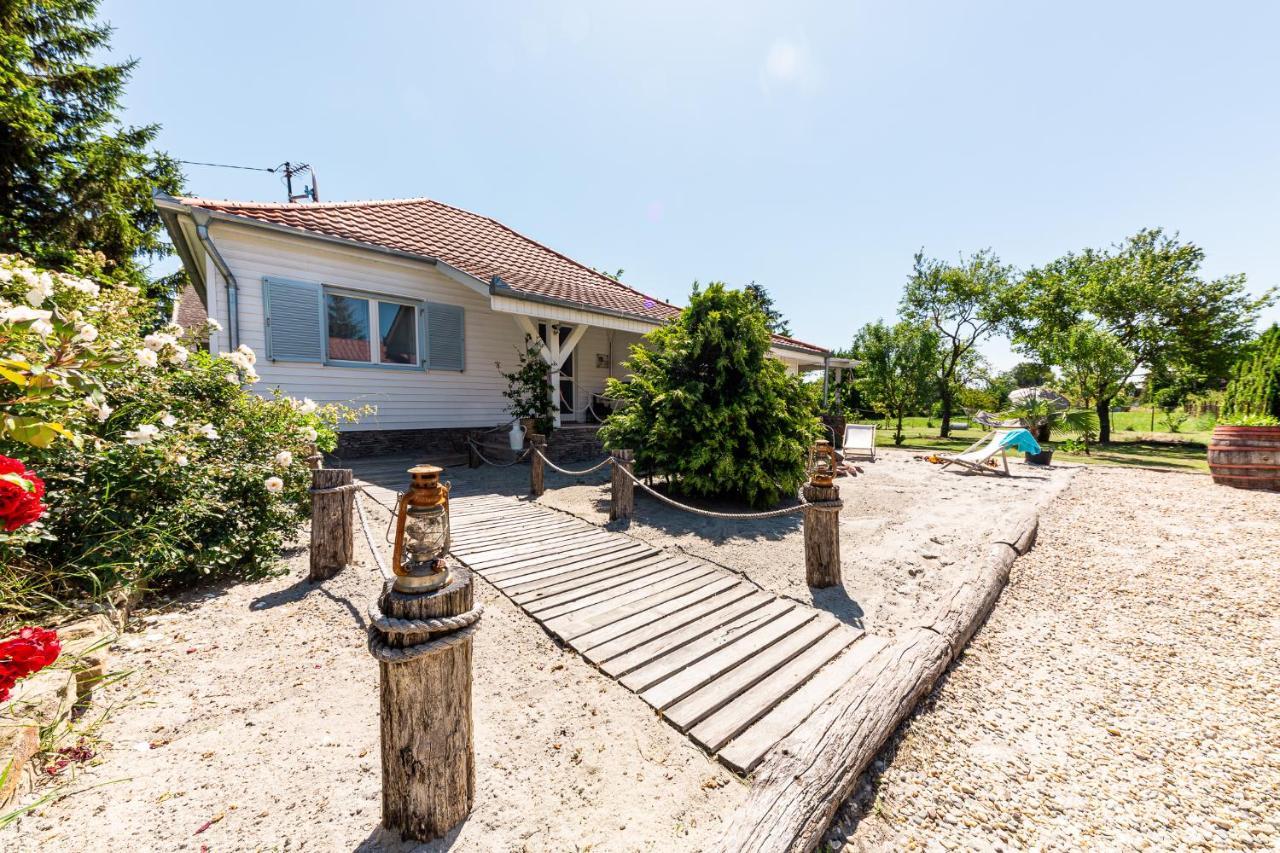 Berrybay Holidayhome บาลาตอนเคเรสตูร์ ภายนอก รูปภาพ