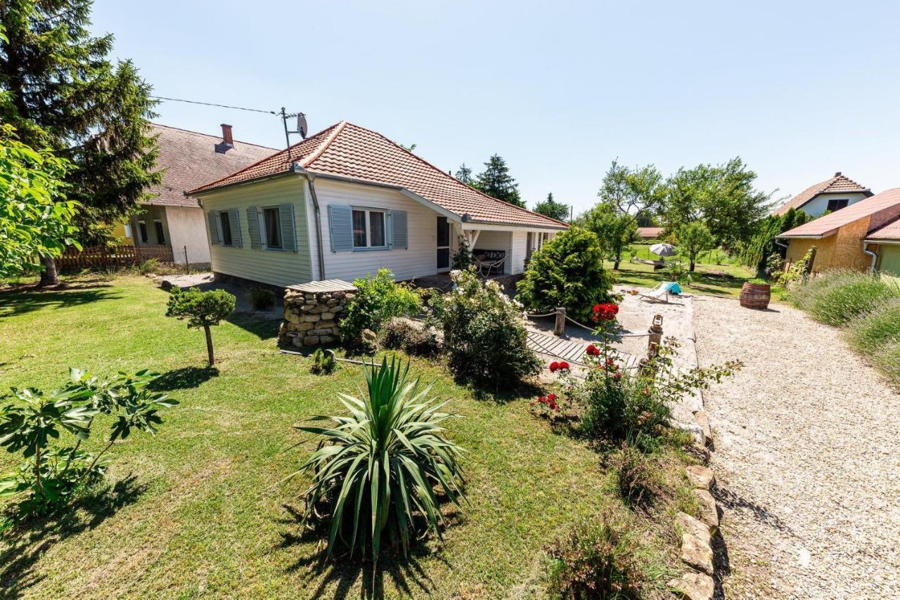 Berrybay Holidayhome บาลาตอนเคเรสตูร์ ภายนอก รูปภาพ